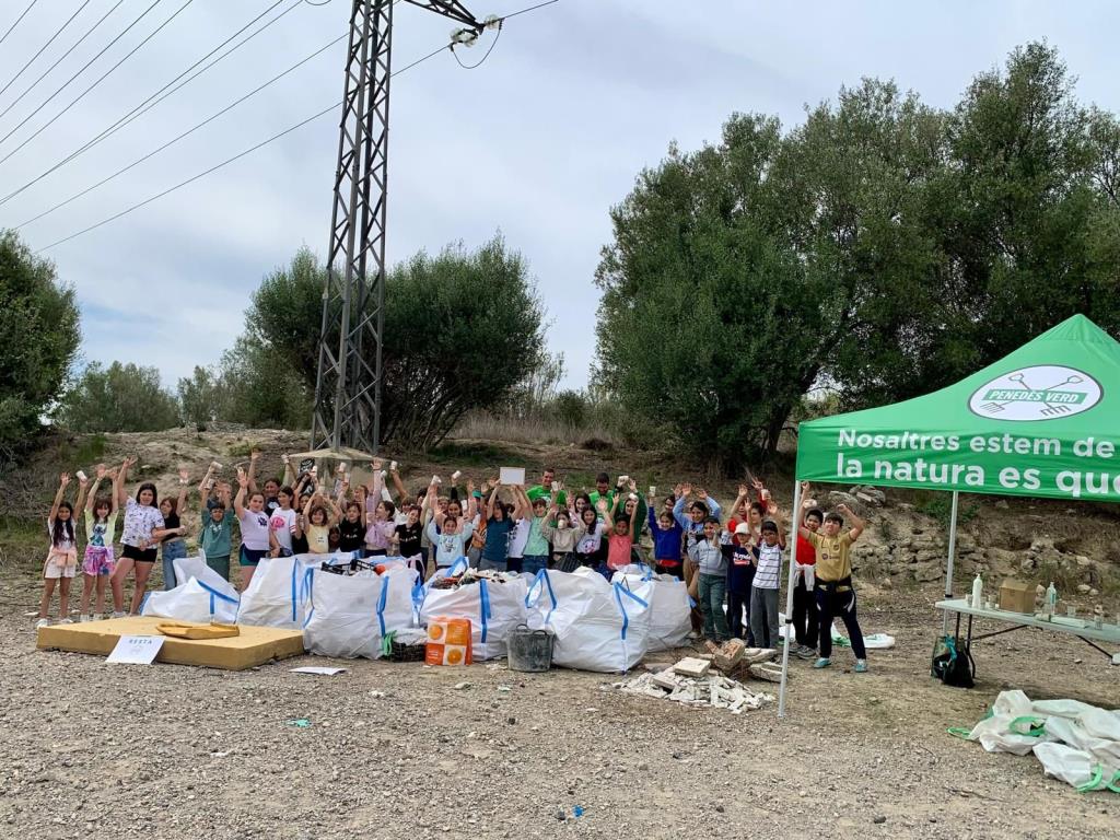 Alumnes d’escoles vilafranquines recullen més de 600 quilos de residus al voltant de Vilafranca. Penedès Verd