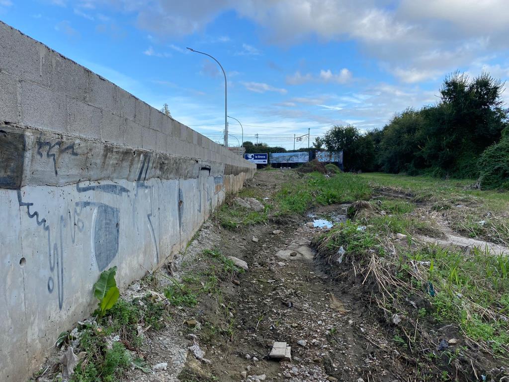 Amplien el mur del torrent de la Piera per evitar els desbordaments a la ronda d'Europa en cas de pluges intenses. Paula Rovira
