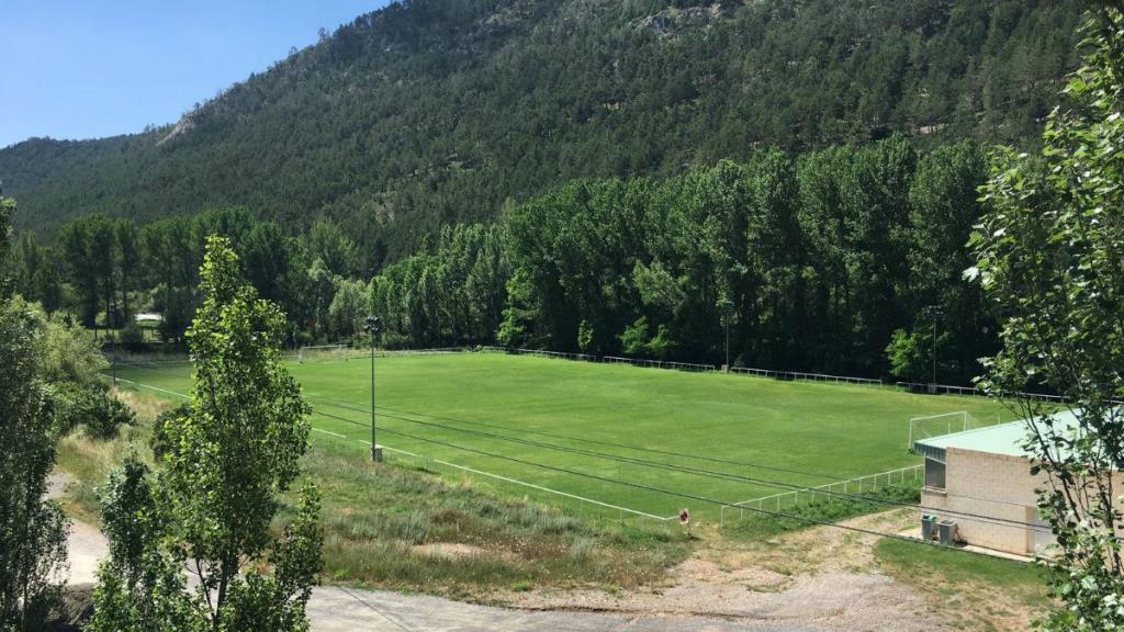 Camp de rugbi d'Alcalá de la Selva. Eix