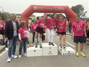 Canyelles es vesteix de solidaritat en la primera cursa de la dona