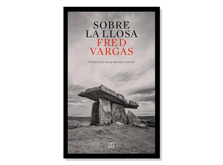 Coberta de 'Sobre la llosa' de Fred Vargas. Eix