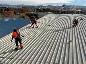 Comença la reparació de les filtracions d'aigua a la teulada i la façana del CEM Isaac Gálvez