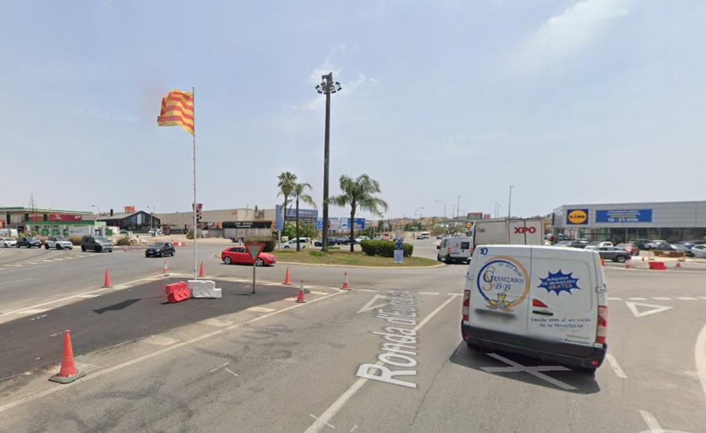 Comencen els treballs per revertir la rotonda de l'avinguda Eduard Toldrà i recuperar els dos carrils. Google Maps