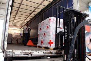 Creu Roja envia 11,4 tones d'ajut humanitari a Gaza des del centre logístic de l'Anoia