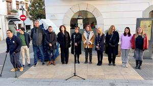 Cubelles condemna la mort del nadó trobat en un contenidor amb un minut de silenci. ACN