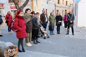 Cubelles condemna la mort del nadó trobat en un contenidor amb un minut de silenci