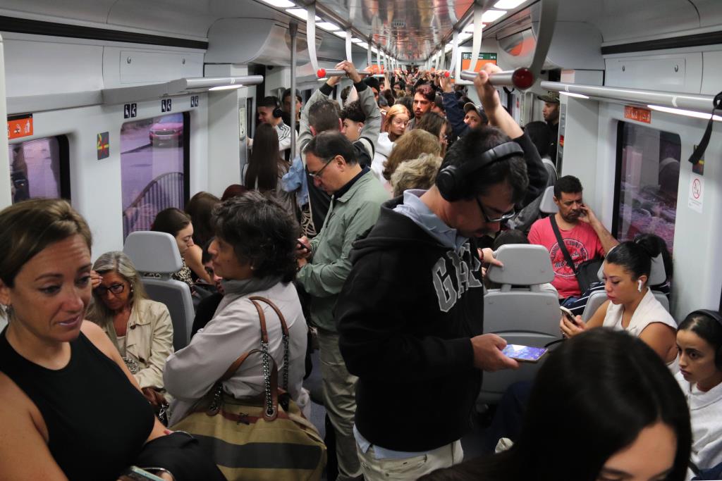 Cubelles i Cunit critiquen el servei “deastrós” a l’R2 Sud per l’acumulació d’incidències i la falta de places. ACN