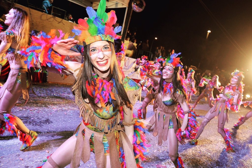 Cunit, un carnaval de color i passió comunitària . Ajuntament de Cunit