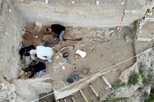 Descobreixen eines de sílex i fogars de fa 9.000 anys al jaciment de Cal Sitjo de Sant Martí de Tous. ACN