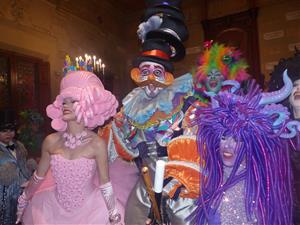 El Carnaval de Sitges 2025: Igualtat pressupostària i suport a les carrosses. Ajuntament de Sitges