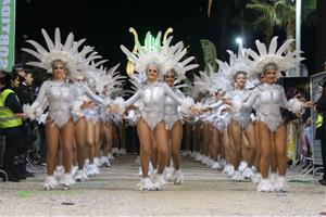 El Carnaval de Sitges viu l’última gran nit de lluïment amb la rua de l’Extermini