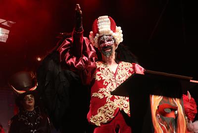 El Carnestoltes del Carnaval de Vilanova del 2024 pronuncia el sermó . ACN/ Gemma Sánchez