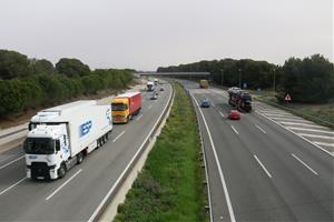 El Consell Comarcal de l’Alt Penedès reclama fer el quart carril a l’AP-7 després que ERC demani aturar el projecte. ACN