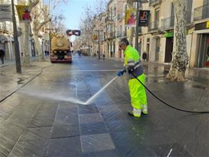El dispositiu especial de neteja del carnaval de Vilanova acaba amb un consum de 900 m3 d'aigua pluvial i freàtica. Ajuntament de Vilanova