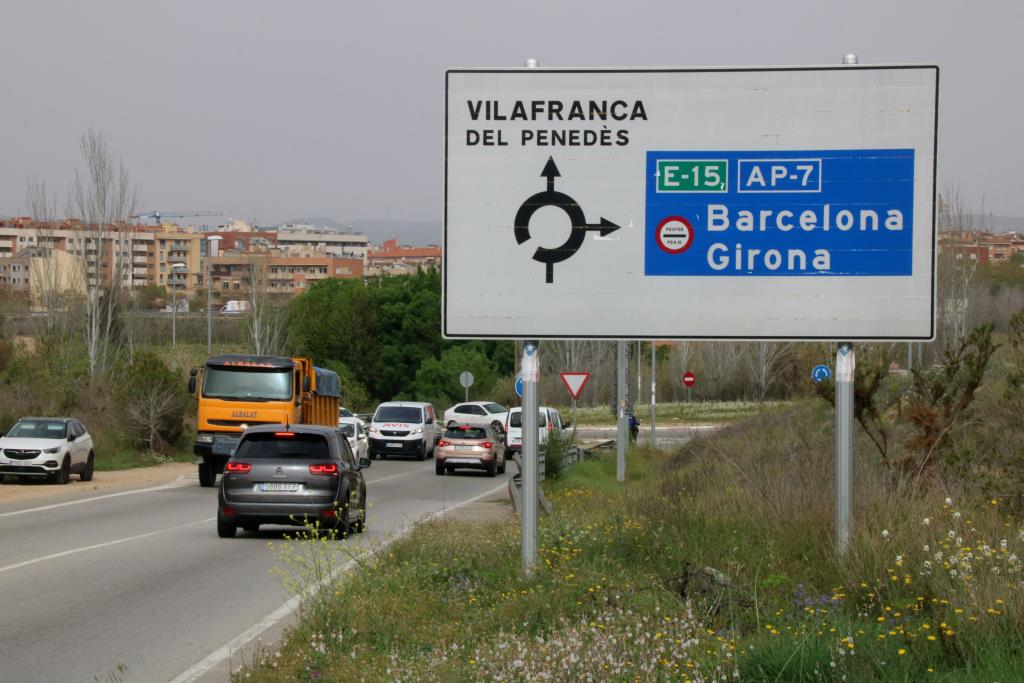 El Govern dona llum verda a signar el conveni per a la millora de 16 enllaços viaris de l'AP-7 i l'AP-2. ACN
