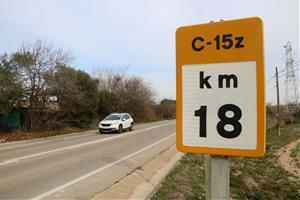 El Govern reformarà la c-15z entre Olèrdola i Sant Pere de Riudebitlles per prioritzar el pas de tractors i bicicletes. ACN