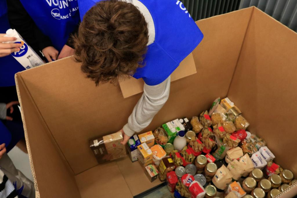 El Gran Recapte 2024 del Banc dels Aliments recull unes 1.500 tones d'aliments, una xifra similar a la de l'any passat. ACN
