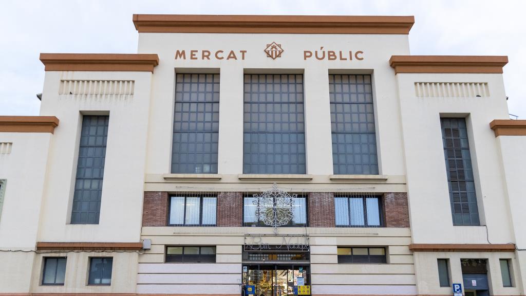 El mercat de Vilanova i la Geltrú viu un Nadal intens i es renova per atraure nous públics. EIX