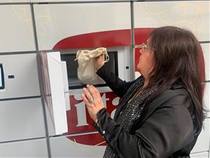 El Mercat del Centre estrena armaris refrigerats, un tricicle elèctric pel repartiment a domicili