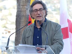 El pregó de Sant Jordi de Sitges convida a viure la festivitat a través d’un cant a la paraula i la cultura en defensa de la pau. Ajuntament de Sitges