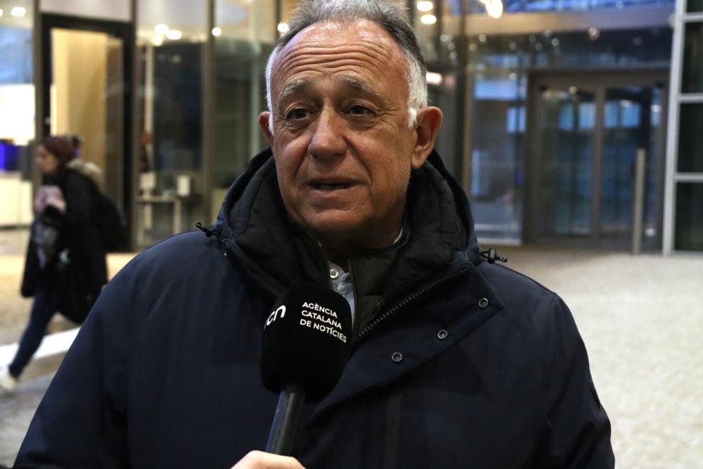 El president de la Federació de Confraries de Pescadors de Catalunya, Antoni Abat, durant una atenció a l'ACN . ACN