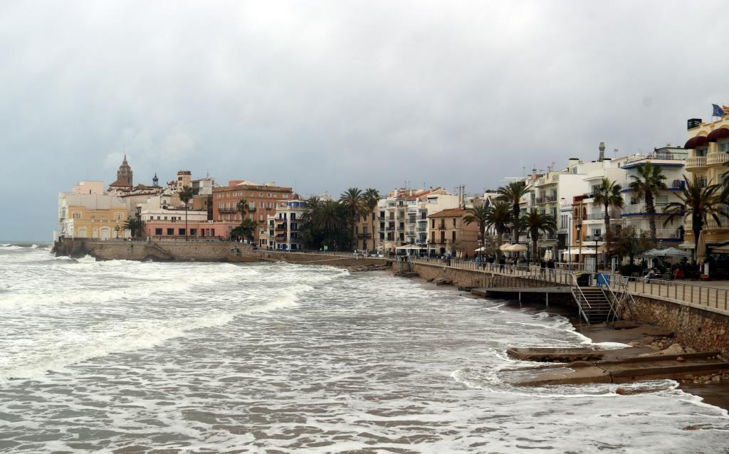 El segon temporal marítim en tres dies afecta amb intensitat el litoral del Garraf i el Baix Llobregat. ACN