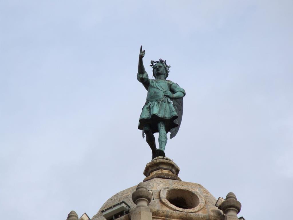 El Vendrell farà un rentat de cara a l’Àngel de Tobies del campanar. Ajuntament del Vendrell