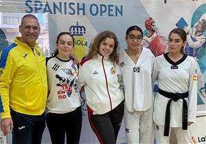 Els alumnes de la secció de Taekwondo de La Lira Vendrellenca a La Nucía