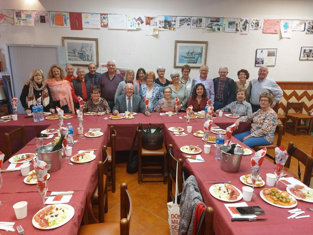 Els donants de sang de Sant Pere de Riudebitlles reten homenatge a Marc Ibars, expresident de la Federació de Donants . EIX