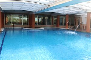 Els hotels de Sitges estudien omplir piscines amb aigua de mar o instal·lar gespa artificial per reduir consums