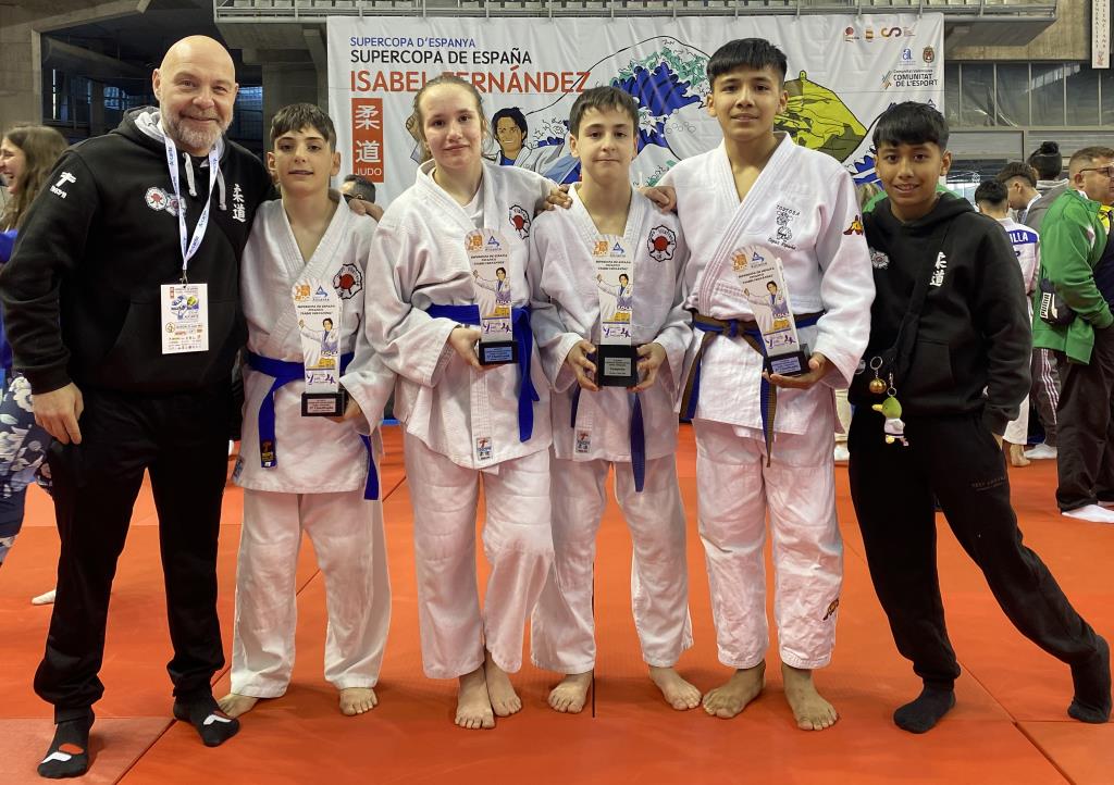 Els judoques de l'Escola de Judo Vilafranca - Vilanova. Eix