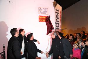 Els Lax'n'busto descobreixen una placa en el seu honor al Vendrell envoltats d'emoció i nostàlgia