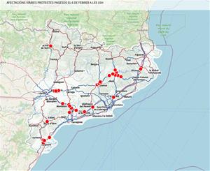 Els pagesos bloquegen les principals carreteres a Catalunya i es plantegen passar-hi la nit. ACN