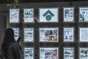 Els propietaris d’habitatge d'entre 30 i 44 anys cauen del 64% al 46% en deu anys. ACN