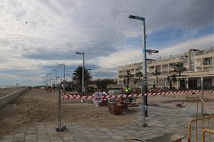 Els restaurants del passeig de Cubelles lamenten el retard de les obres, després d’aturar-les a ple estiu