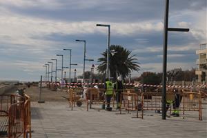 Els restaurants del passeig de Cubelles lamenten el retard de les obres, després d’aturar-les a ple estiu