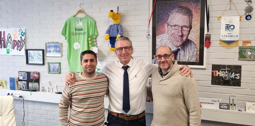 En Carles a l'escola Grundschule auf dem Süsteresch a la localitat de Schüttorf . Eix