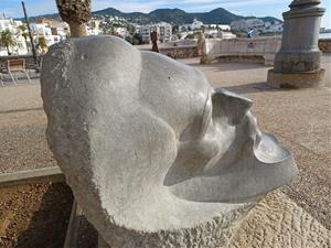 Es restaura l’escultura ‘Cap de Crist’ de Josep Cañas a Sitges