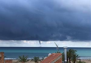Espectacular cap de fibló s'observa al litoral del Garraf