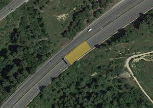 Exemple de superfície creada sobre l’autopista AP7 al municipi de Sant Sadurní d’Anoia. Sergi Saladíe - Lluís Salvat