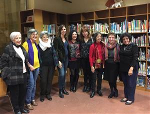 Foto del grup de poetes al recital 'Entre nosotras el mar' 29-11-2018. Eix