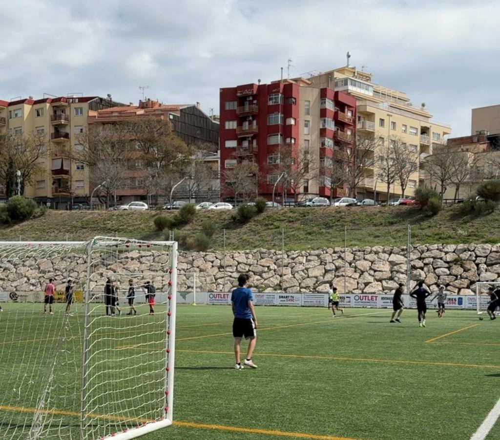 Gairebé 2.000 usos en el projecte d’obertura de patis i instal·lacions esportives “De bat a bat” a Vilafranca. Ajuntament de Vilafranca