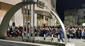 Homenatge al peu del monument als deportats a Vilanova . Eix