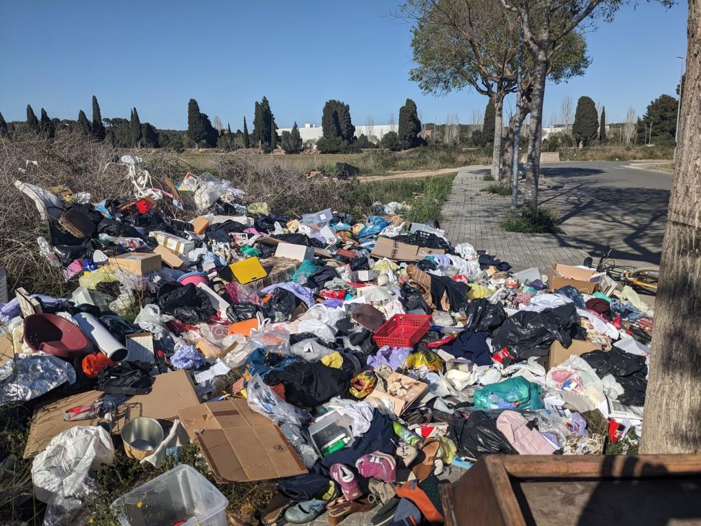 Identificats i sancionats els presumptes autors d’un abocament incontrolat a la Vilanoveta. Ajt Sant Pere de Ribes