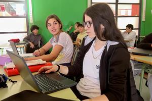 Imatge d'arxiu d'alumnes de secundària a la seva aula. ACN