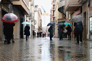 Imatge de la pluja d'avui a Vilanova i la Geltrú. ACN