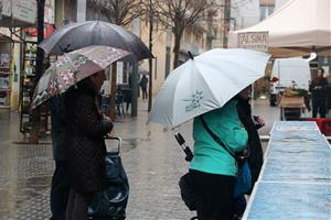 Imatge de la pluja d'avui a Vilanova i la Geltrú