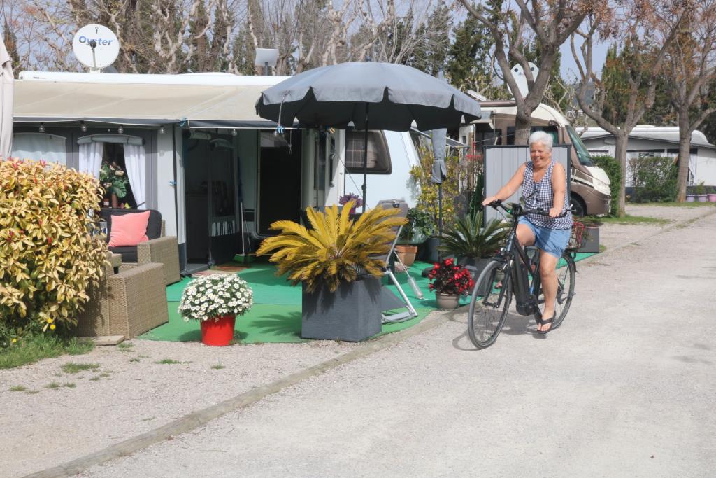 Imatges del càmping Vilanova Park a les portes de la Setmana Santa. ACN