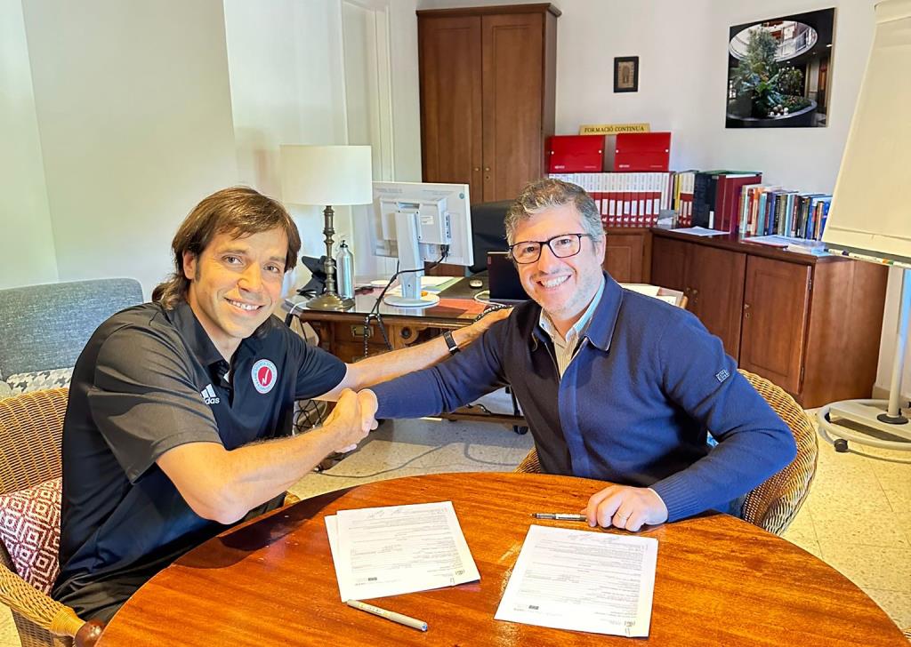 Jordi Bargalló, Head Coach de l’ISA amb Javier Ornia, Gerent del Campus Camp Joliu. Eix