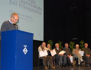 Josep Ayza i altres dels represaliats del Garraf durant l'homenatge que se liva fer al 2010. L.M.